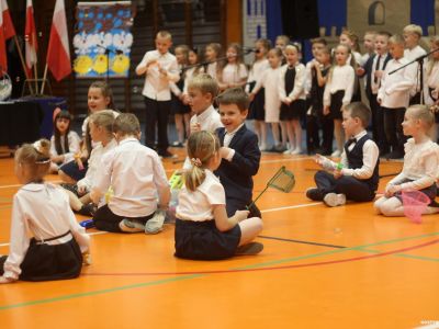 Ślubowanie klas pierwszych w SP nr 3 im. Obrońców Westerplatte w Gostyninie