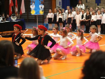 Ślubowanie klas pierwszych w SP nr 3 im. Obrońców Westerplatte w Gostyninie