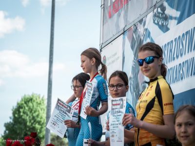 1 edycja torowego Pucharu Polski w jeździe szybkiej na łyżworolkach i 13 medali zawodników UKS „ZWOLEŃ-TEAM”