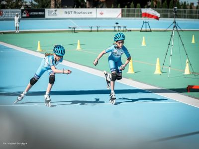1 edycja torowego Pucharu Polski w jeździe szybkiej na łyżworolkach i 13 medali zawodników UKS „ZWOLEŃ-TEAM”