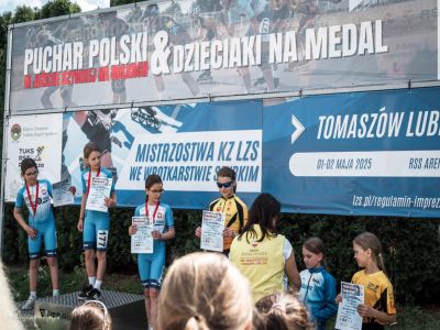 1 edycja torowego Pucharu Polski w jeździe szybkiej na łyżworolkach i 13 medali zawodników UKS „ZWOLEŃ-TEAM”