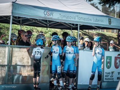 1 edycja torowego Pucharu Polski w jeździe szybkiej na łyżworolkach i 13 medali zawodników UKS „ZWOLEŃ-TEAM”