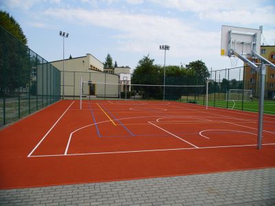 Prace remontowe na boisku przy Szkole Podstawowej nr 3