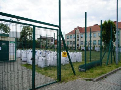 Prace remontowe na boisku przy Szkole Podstawowej nr 1