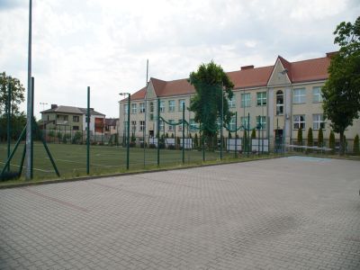Prace remontowe na boisku przy Szkole Podstawowej nr 1