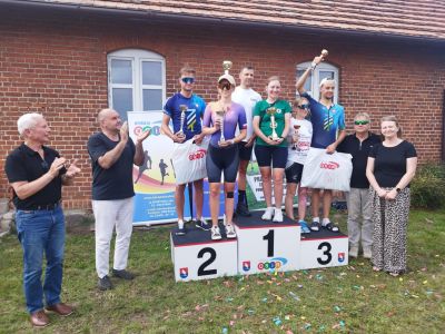 Rolkarze UKS Zwoleń-Team z 2 i 3 miejscem 10 etapu Długodystansowego Pucharu Polski w Rybnie