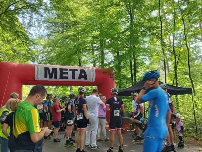 Rolkarze UKS Zwoleń-Team z 2 i 3 miejscem 10 etapu Długodystansowego Pucharu Polski w Rybnie