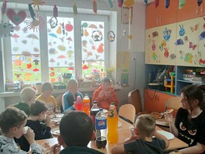 Dzień Chłopca w Punkcie "Bartek" – Śmiech, Pizza i Nowe Murale