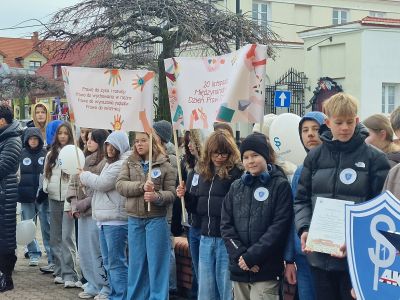 Młodzież ze Szkoły Podstawowej nr 1 świętuje Międzynarodowy Dzień Praw Dziecka