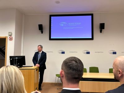 Gostynińska młodzież kontynuuje wizytę studyjną w Brukseli. Zwiedzanie miasta i spotkanie z europosłem Andrzejem Halickim