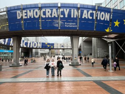 Gostynińska młodzież kontynuuje wizytę studyjną w Brukseli. Zwiedzanie miasta i spotkanie z europosłem Andrzejem Halickim