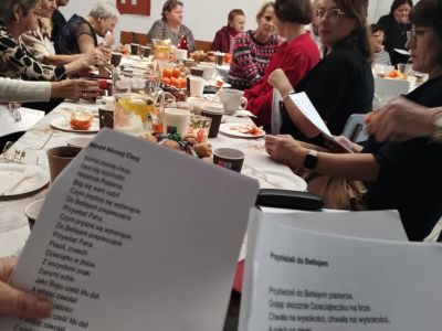 „Świąteczne Mosty Pokoleń” spotkanie seniorów w Miejskim Ośrodku Pomocy Społecznej