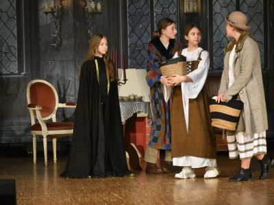 Uczniowie SP nr 5 zaprezentowali „Opowieść wigilijną” w MCK w Gostyninie