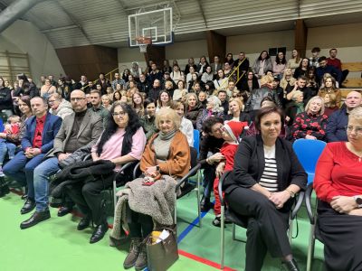 Rodzinne Kolędowanie w Zespole Szkolno-Przedszkolnym w Gostyninie! 