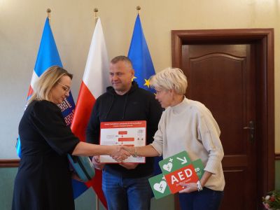 defibrylator AED dla um Gostynin