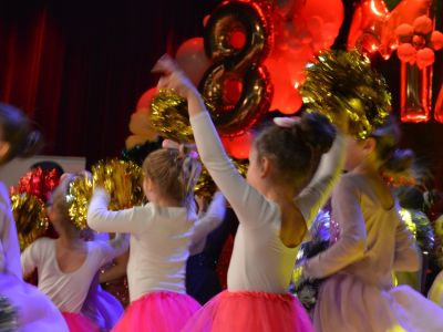 Kobieta w tańcu - międzypokoleniowe obchody Dnia Kobiet