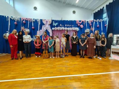 „Kobietą być…” – Inspirująca lekcja historii i pasji w SP nr 3