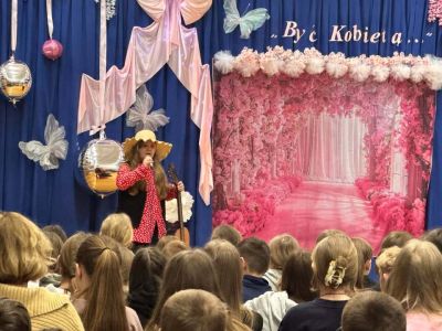 „Kobietą być…” – Inspirująca lekcja historii i pasji w SP nr 3