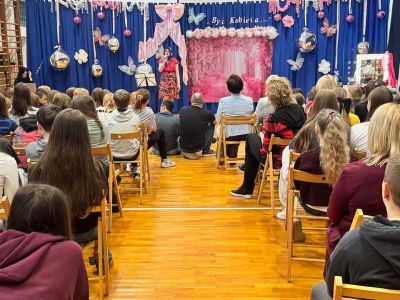 „Kobietą być…” – Inspirująca lekcja historii i pasji w SP nr 3