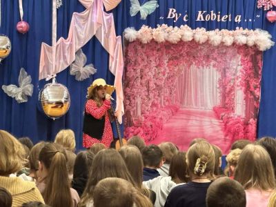 „Kobietą być…” – Inspirująca lekcja historii i pasji w SP nr 3