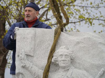 Płaskorzeźba Tadeusz Biniewicza