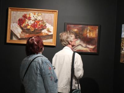 Sztuka wróciła do MCK. Wernisaż wystawy Krzysztofa Kopra w odnowionej galerii