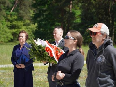 odsłonięcia tablicy upamiętniającej Żydów z centralnej Polski zamordowanych w niemieckim nazistowskim obozie zagłady...