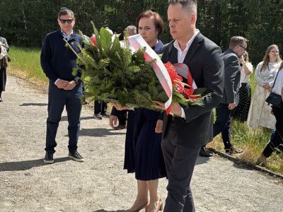 odsłonięcia tablicy upamiętniającej Żydów z centralnej Polski zamordowanych w niemieckim nazistowskim obozie zagłady...