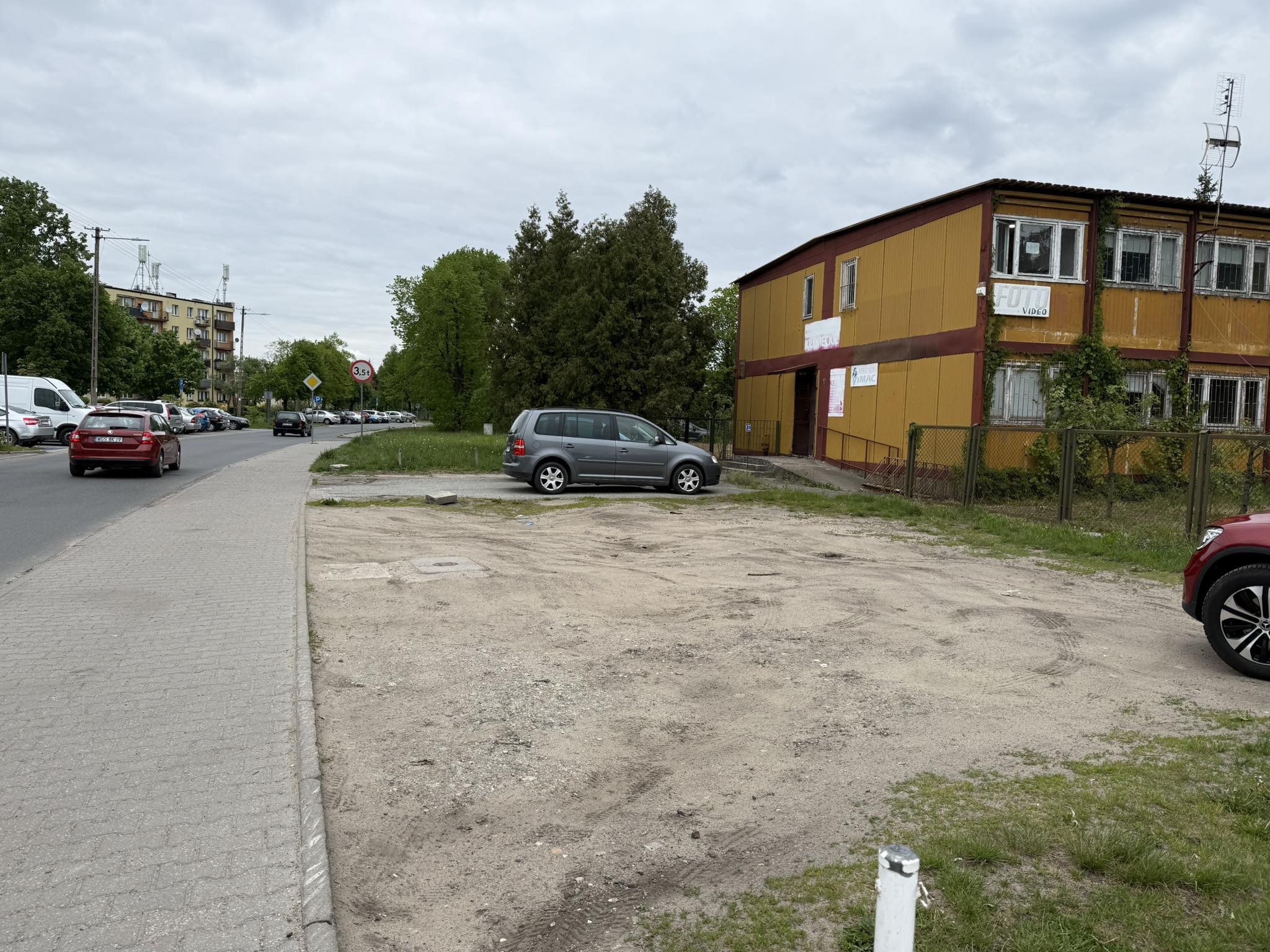Powstaną nowe miejsca postojowe przy ulicy Bema – opracowanie dokumentacji. / Opracowanie dokumentacji na nowe miejsca postojowe przy ulicy Bema.