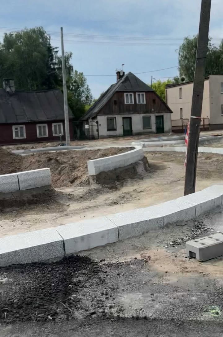 Trwają prace budowlane rond w ciągu ulic wojewódzkich DW 265 i DW 573