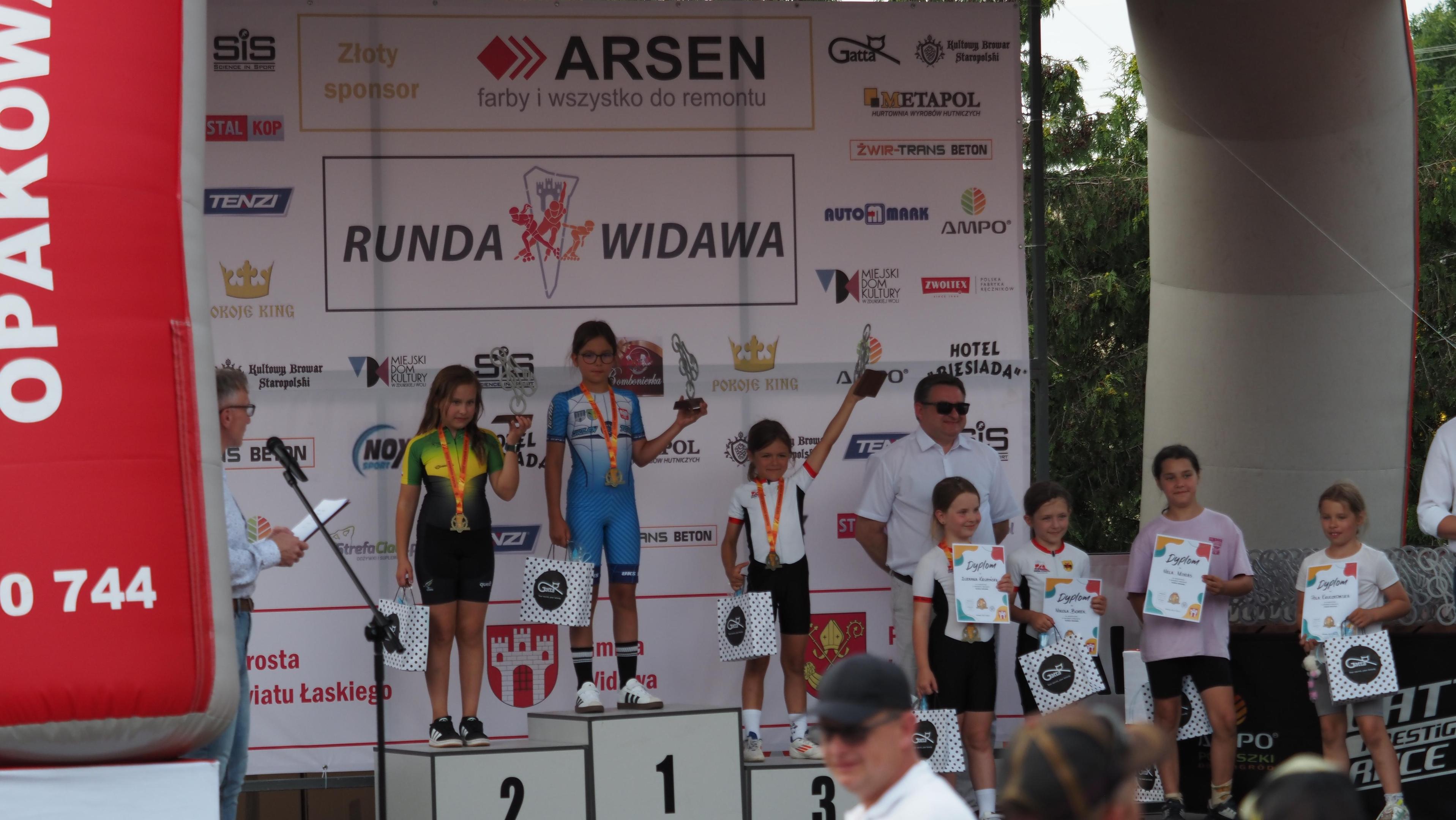 Medale zawodników UKS Zwoleń-Team w „RUNDZIE” Widawa