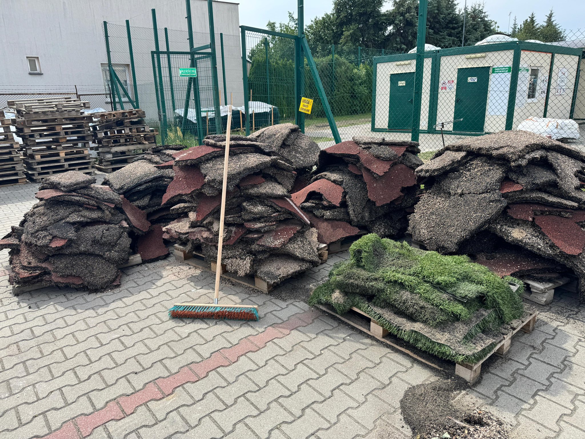 Trwa modernizacja Orlika przy Szkole Podstawowej nr 1