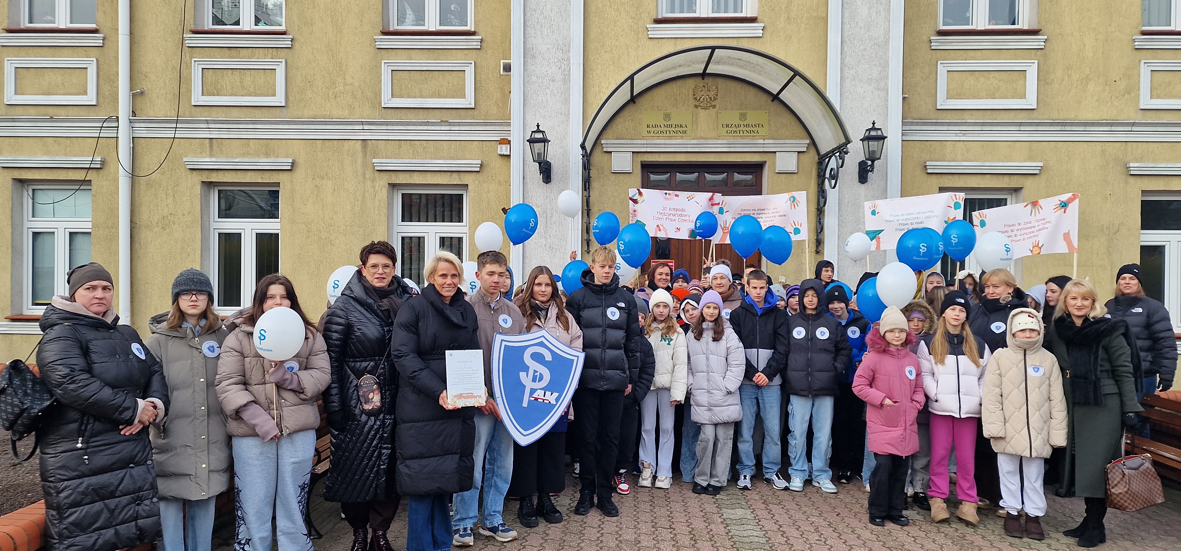 Młodzież ze Szkoły Podstawowej nr 1 świętuje Międzynarodowy Dzień Praw Dziecka